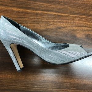 Taryn Rose Silver Metallic Heels w/ Peeky Toe